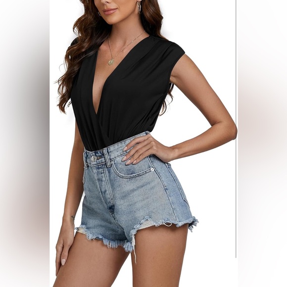 LYANER Deep V Neck Ruched Bodysuit (Small) - Picture 8 of 14